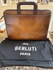 Berluti Un Jour Scritto