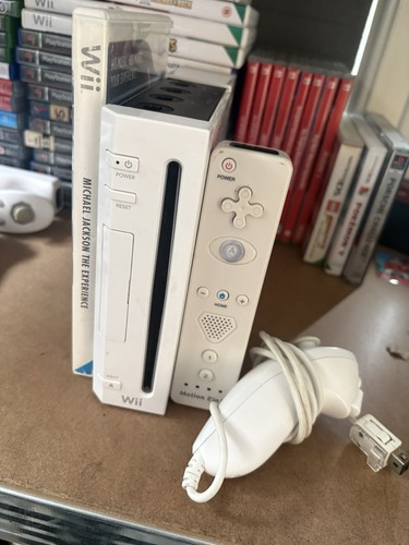 Nintendo wii white console - white,
