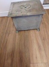 Brass arts and crafts kindling log or coal box footed and has the metl liner