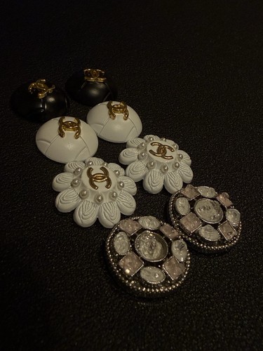 Chanel vintage button back - -,