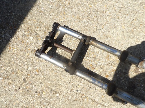 Triumph 140v forks yokes - 140v,