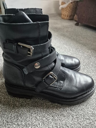 Jones the bootmaker - the, casimira