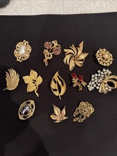Job Lot Of 12 Gold Brooches -
