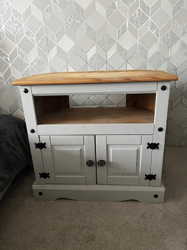 Mexican corona pine stand - tv,
