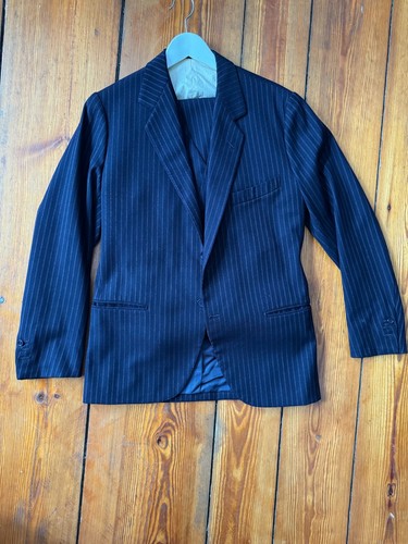 Dark blue light grey - blue,