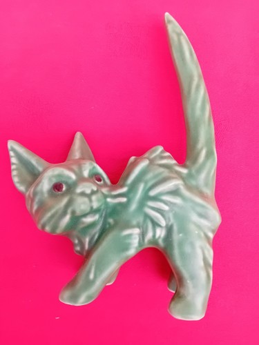 Sylvac green scaredy cat 1046 - cat,