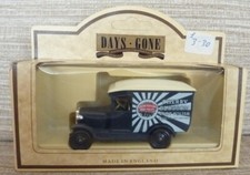 Lledo 21015 Chevrolet Van Cherry Blossom