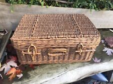 EARLY 20thC VINTAGE LARGE WICKER FARMHOUSE STYLE  BASKET HAMPER & FITTED LID