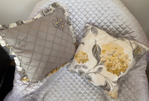 Stunning laura ashley - laura,