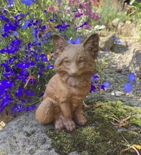 METAL RUSTY CAST IRON SMALL SITTING FOX  GARDEN ORNAMENT