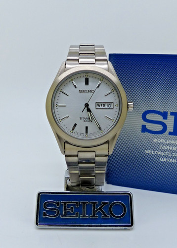 Seiko titanium quartz - seiko, day/date