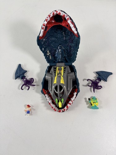 Mighty max jaws doom caught - jaws,