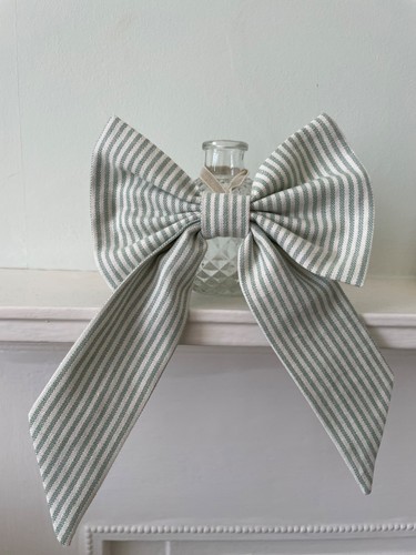 Small bow door hanger in - small,