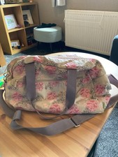 PATTERNED HOLDALL FROM OLLIE