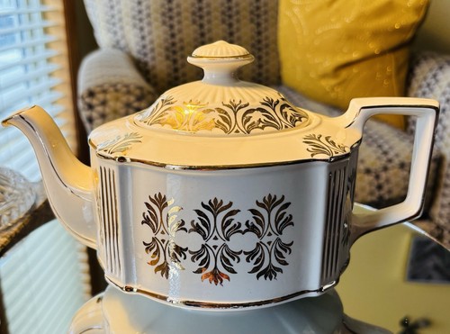 Sadler tea pot 3368 - sadler, pot#3368