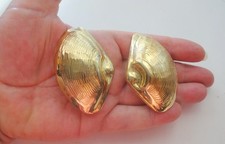 Vtg Bold Vtg Runway Clip On Earrings Mussel Shells Huge Yellow Gold Plated