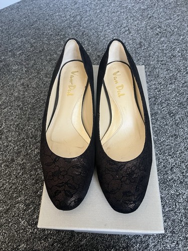 Van dal ladies - van, lace
