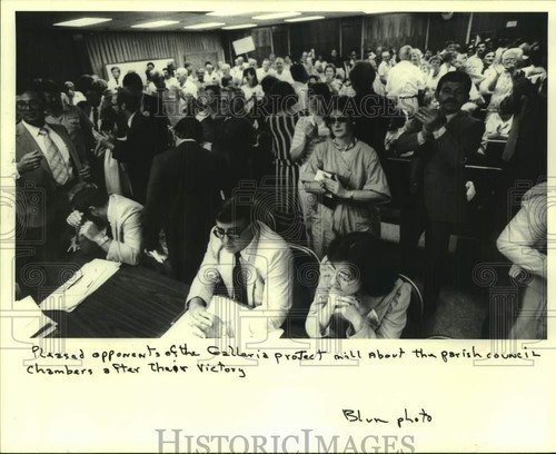 1985 press photo pleased - press,