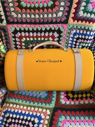 Veuve clicquot champagne - veuve,