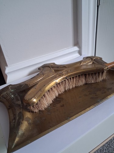 Vintage ornate brass crumb - ornate,