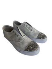 LADIES SILVER CANVAS PUMPS IN SIZE 3-8