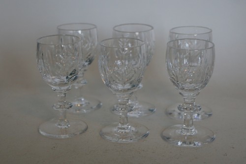 Set cut crystal - of,
