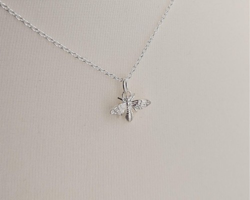 Bumble bee necklace - silver, +