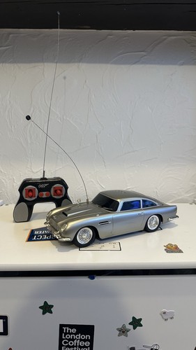 James bond 007 - bond,