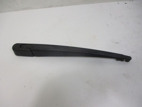 Wiper arm tailgate hitch - arm,