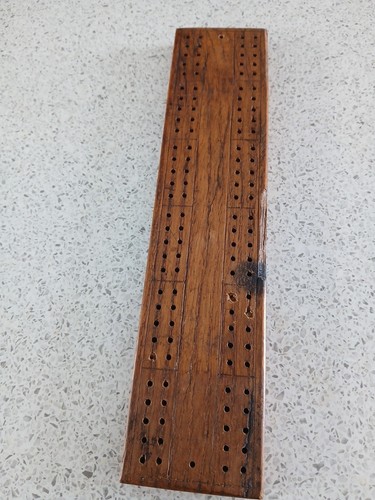 Vintage wooden cribbage board - wooden,