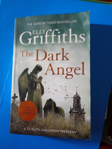 Elly griffiths the - elly, dark