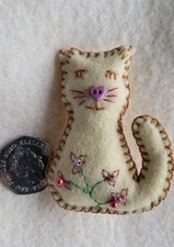Handmade Pretty Felt Cat stitched brooch, Handmade Cat Brooch Christmas gift