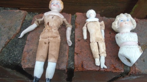Two antique miniature - two, dolls
