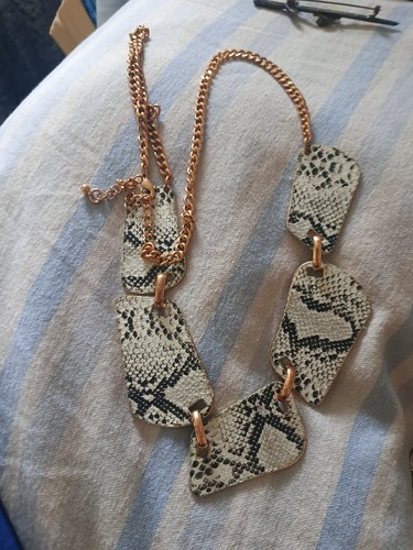 Gold toned chain - toned,