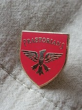 WARHAMMER 'PRAETORIANS' ENAMEL CREST BADGE.