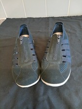 Ladies pavers trainers size 4 in a blue colour , new condition.