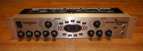 Behringer amp pro - v-amp, (bass)