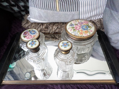 Dresser set - dresser, set.