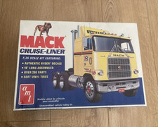 L286 AMT Model Kit T536 - Mack Cruise Liner - 1/25