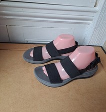 UK Size 6.5 Clarks Cushion