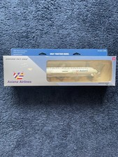 Hogan Wings 1:200 Scale Asiana Airlines Star Alliance Boeing 767-300 NO 2933