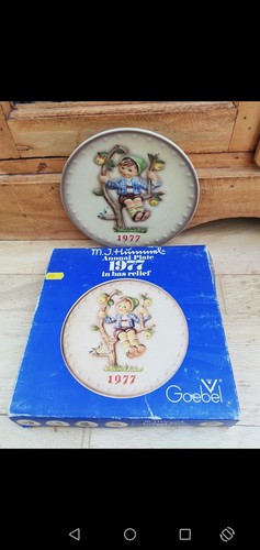 Hummel 1977 annual plate - plate, in