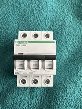 Schneider MCB 32 Amp Triple Pole 3 Phase Type D 32A C60HD332 Merlin Gerin 25732
