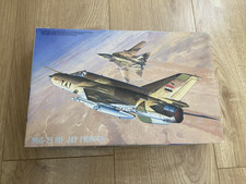 L280 Fujimi Model Kit 27024 - MiG -21 MF Jay Fighter - 1/72 - No decals