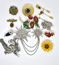 12 x Vintage Brooches & Pins