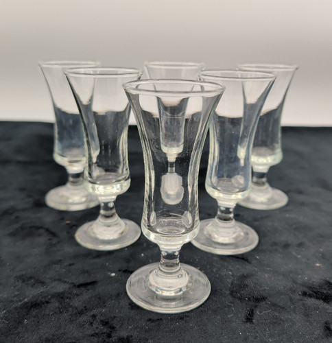 Clear glass schooner glasses - clear,
