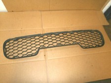 HYUNDAI SANTA FE 2001-2005 BLACK PLASTIC FRONT BUMPER CENTRE GRILL