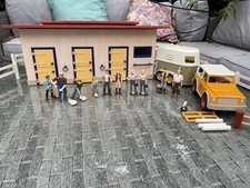 Schleich Retired Horse Stable 40164, And Horse Box Trailer 40185 And Figures