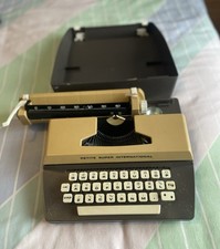 Vintage 1976 Petite Super International Typewriter Byron Jardine England
