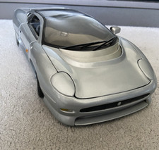 Maisto 1/12 Scale Diecast 33201 - 1992 Jaguar XJ220 - Silver